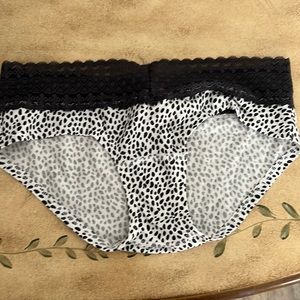 Cotton low rise hip hugger with lace band